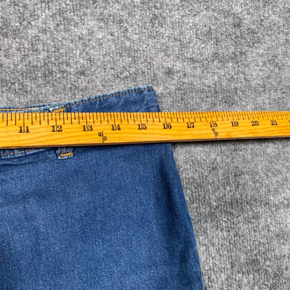Vintage Levis High Waisted Denim Shorts Medium Wash Blue 32 Waist‎ 90s 776M